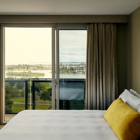 The Kinson Melbourne Exterior foto A room at the hotel
