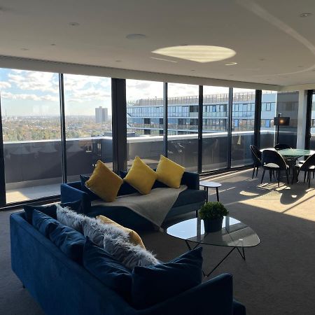 The Kinson Melbourne Exterior foto The living room of a three-bedroom apartment