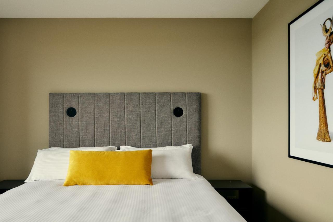 The Kinson Melbourne Exterior foto A bedroom at the hotel