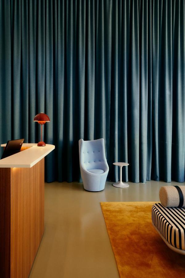 The Kinson Melbourne Exterior foto A room at the Standard East Village