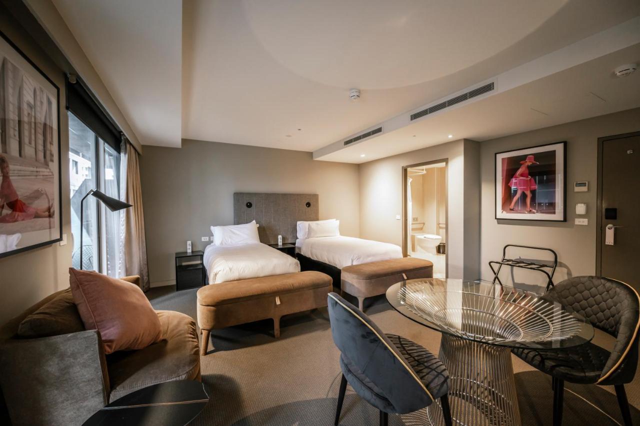 The Kinson Melbourne Exterior foto A suite at the hotel