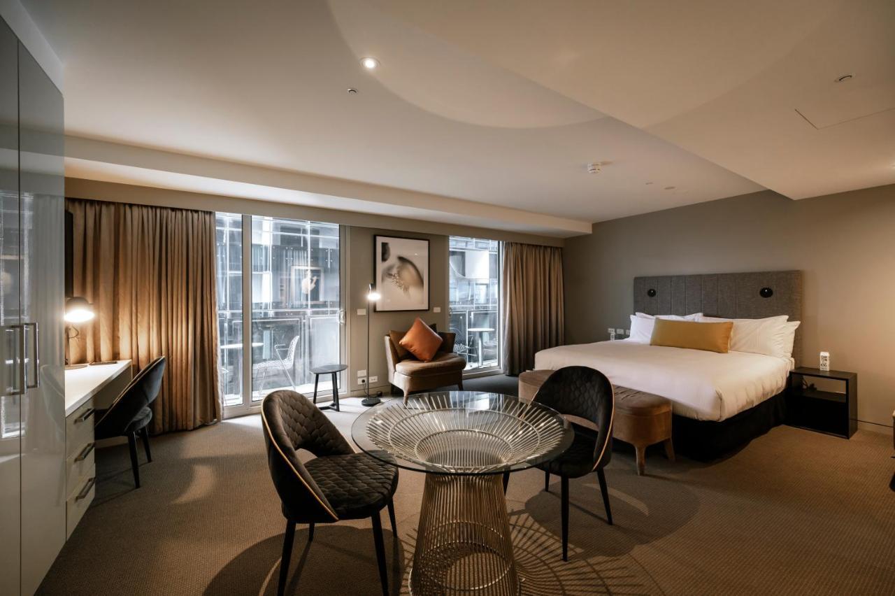 The Kinson Melbourne Exterior foto A suite at the Hotel