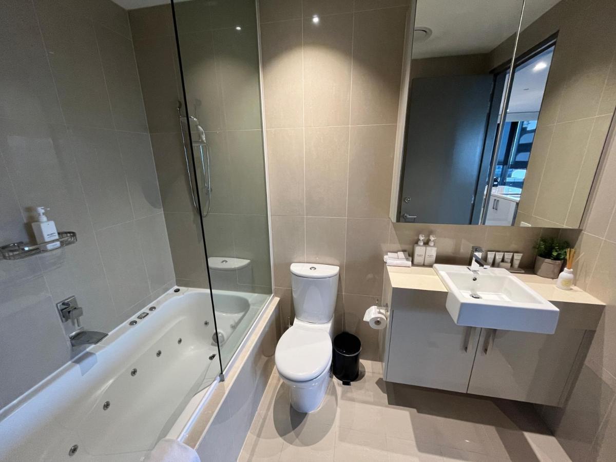 The Kinson Melbourne Exterior foto Bathroom